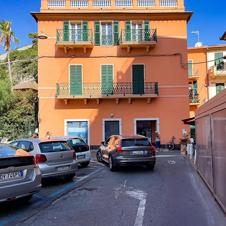 Via Porro * Finale Ligure
